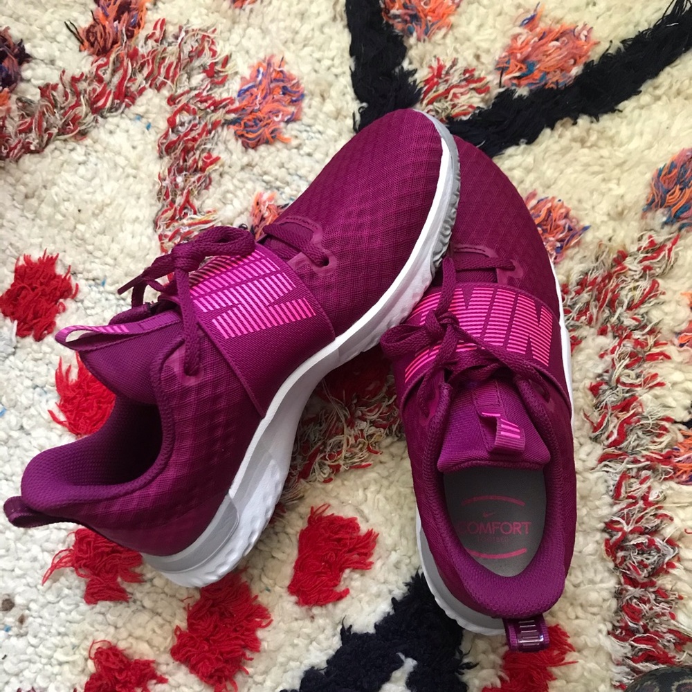 True berry pink women’s NIKE renew in season TR 9